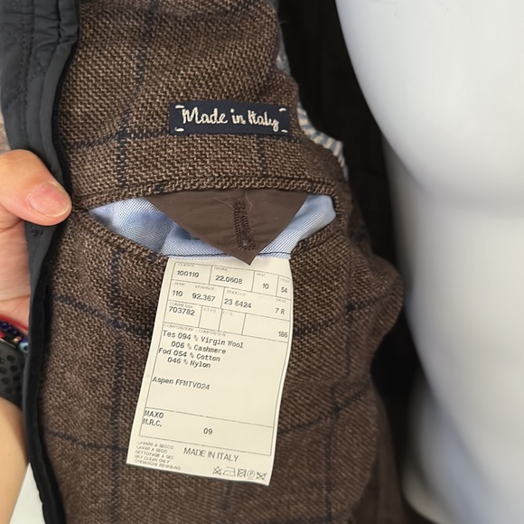 Façonnable men’s jacket. With removable velvet quilted detailing on inside - Picture 2 of 14